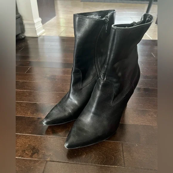 Heels - Picture 1 of 1